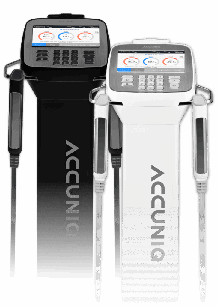 Černobílý analyzátor ACCUNIQ BC380 s LCD displejem zobrazuje výsledky složení těla; pokročilá bioelektrická impedance pro fitness centra.